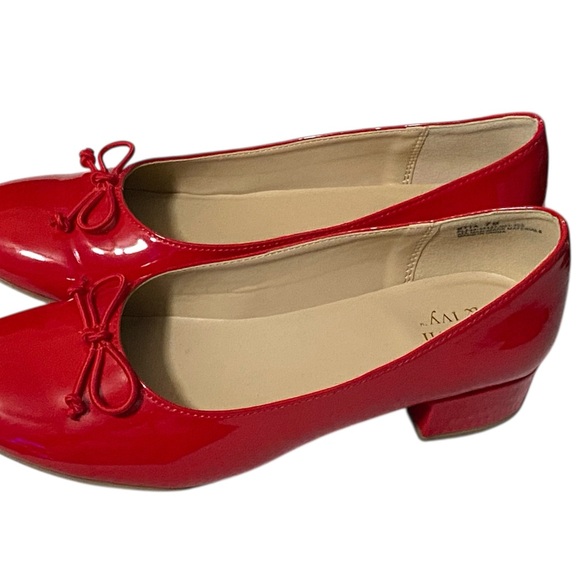 Crown & Ivy Etta Flats Red 7M - Picture 2 of 8